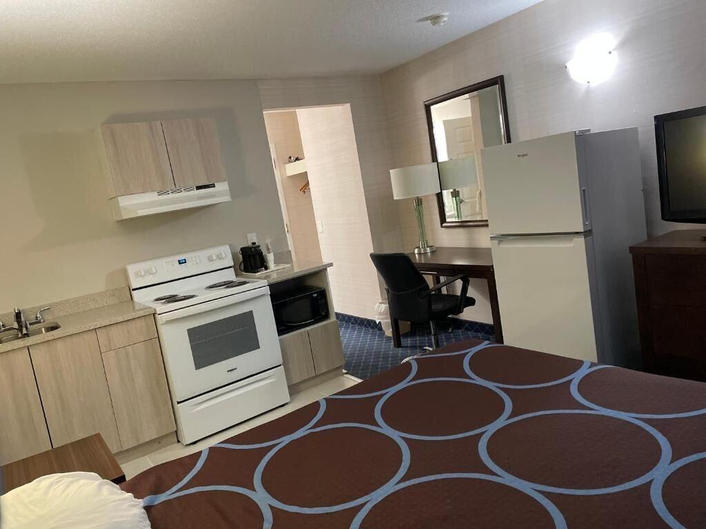 Super 8 By Wyndham Red Deer Hotel Luaran gambar