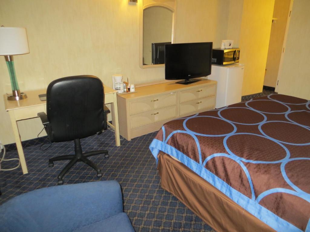 Super 8 By Wyndham Red Deer Hotel Bilik gambar